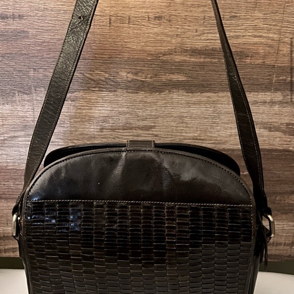 Fendi Brown Messenger Bag with Woven Texture and Adjustable Strap - Picture 4 of 9